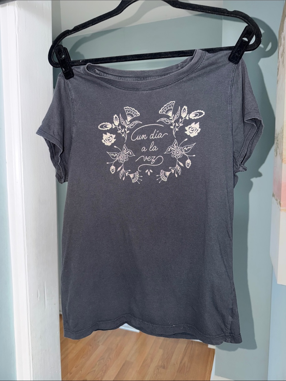 Women’s Short Sleeve Graphic Tee - Charcoal with Floral Heart